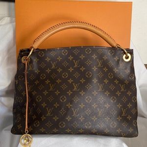 Louis Vuitton Artsy Monogram Canvas MM Bag